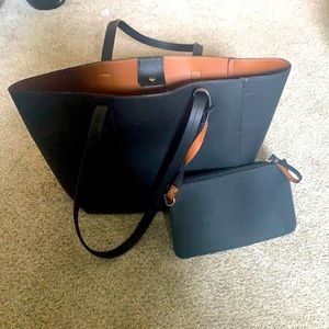 Black Tommy Bahama purse